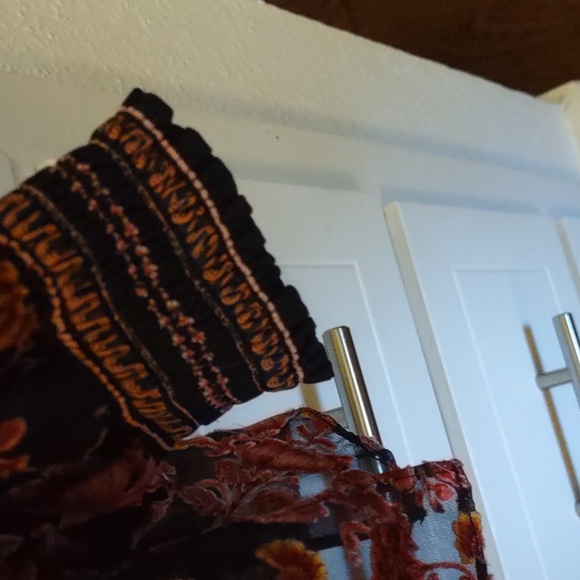 Alice + Olivia Desiree Black and Burnt Orange Floral Blouse - Picture 5 of 6